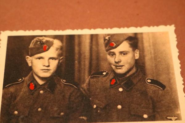 Portrait zwei Kinder - Junge Soldaten Waffen-SS - Repro !